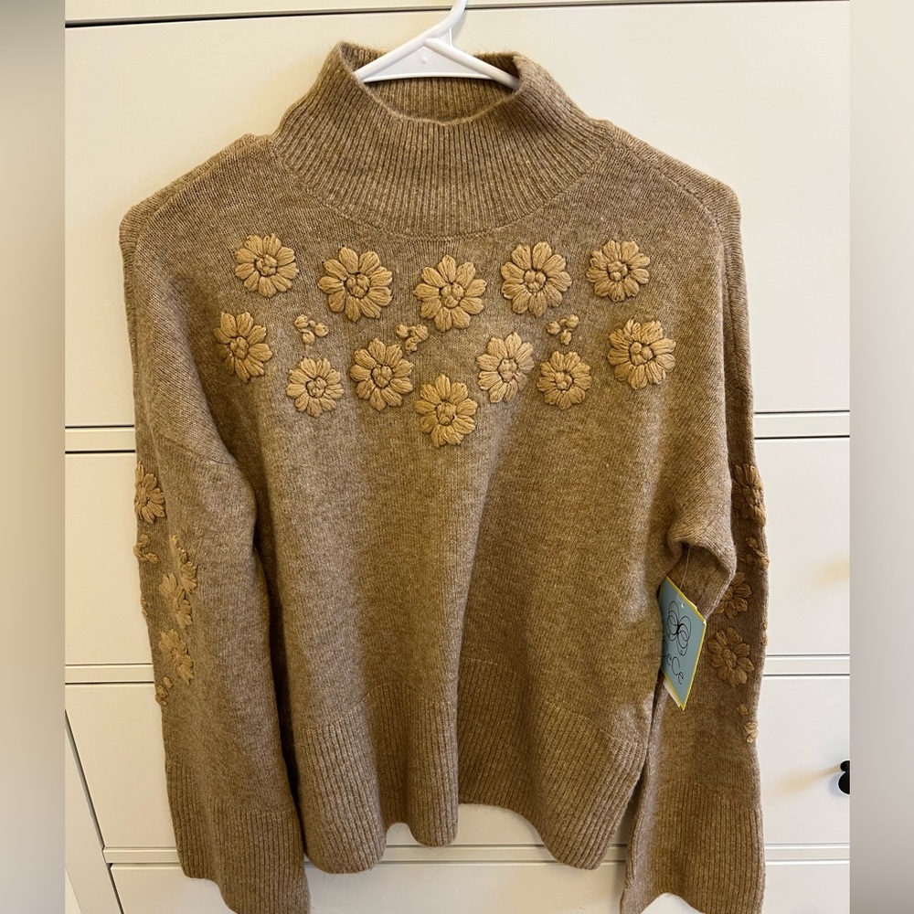 CeCe Sweater with wide sleeve